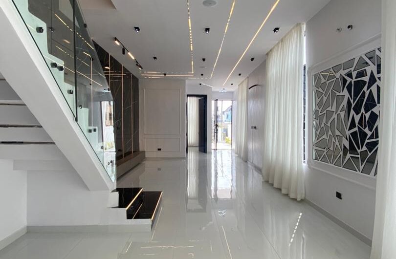 5 Bedroom Detached Duplex with BQ & Swimming Pool in Ikota – ₦430M
