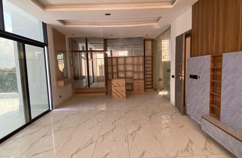 🏡 Luxury 5 Bedroom Detached Duplex with BQ & Private Pool in Ikota – Premium Living at Its Finest.
