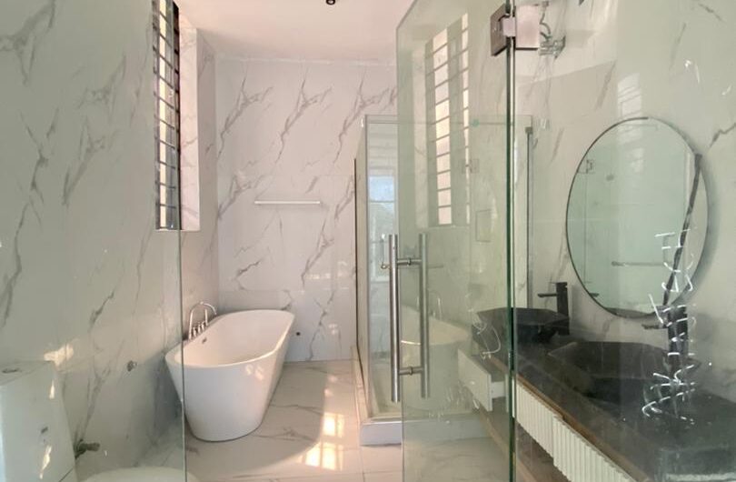 🏡 Luxury 5 Bedroom Detached Duplex with BQ & Private Pool in Ikota – Premium Living at Its Finest.