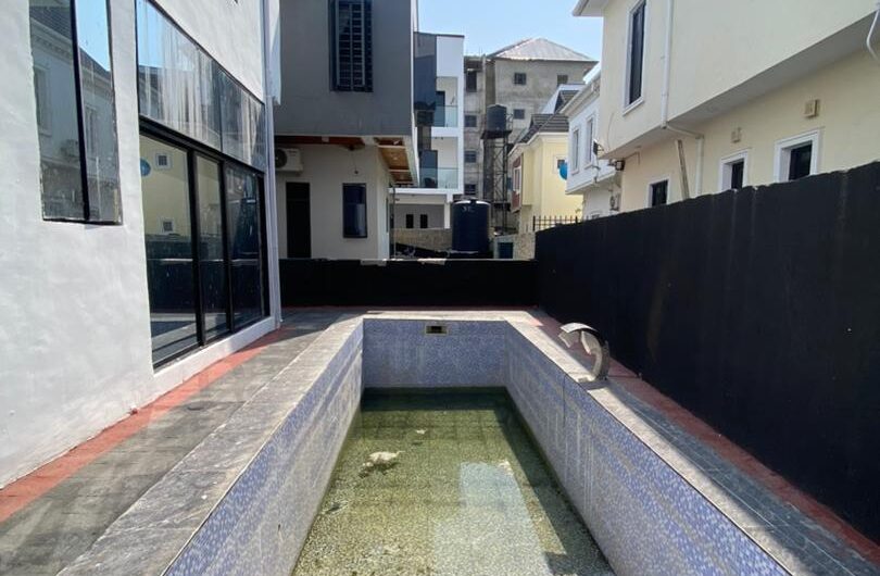 🏡 Luxury 5 Bedroom Detached Duplex with BQ & Private Pool in Ikota – Premium Living at Its Finest.