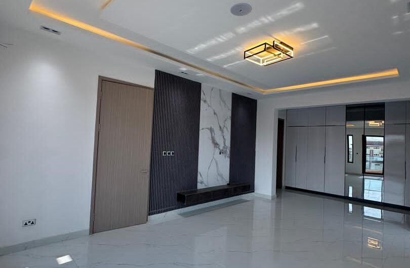 Contemporary 5-Bedroom Detached Duplex with Private Pool | Lekki Phase 1