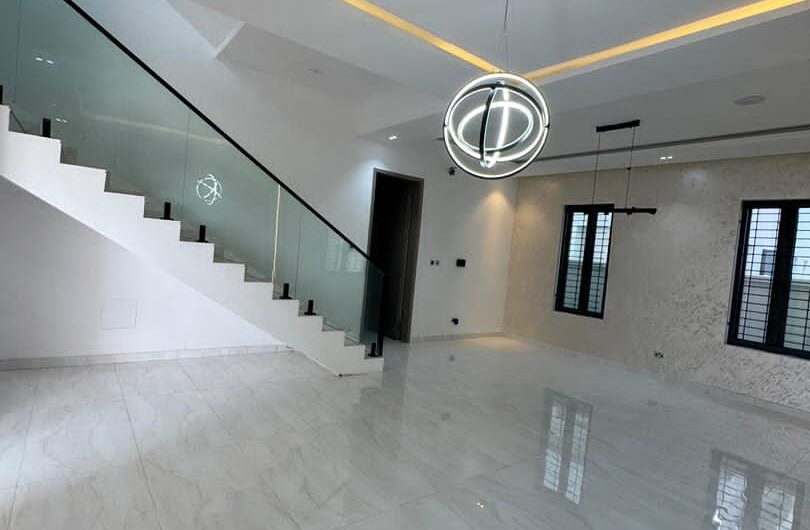 Contemporary 5-Bedroom Detached Duplex with Private Pool | Lekki Phase 1